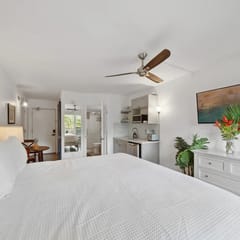 Steps to Beach | Maui Banyan King Studio