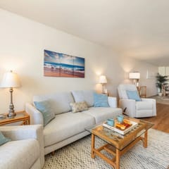 Direct Beach Access & Views w Pool & Putting Green