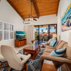 Walk to Beach! Pool, Gym, Pickleball & More