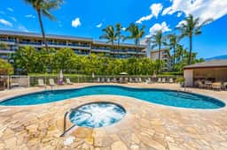 Steps to Beach | Maui Banyan King Studio
