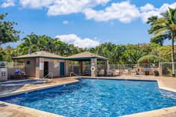 Maui Getaway | Walk to Beach, Pool & Hot Tub - Image 5
