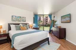 Direct Beach Access & Views w Pool & Putting Green