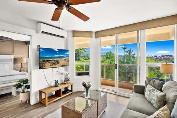 King Bed + Pools | Steps to Kamaole Beach - Image 1