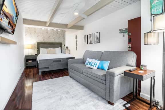 Kihei Escape | Walk to Beach, Pool & Hot Tub - Image 1