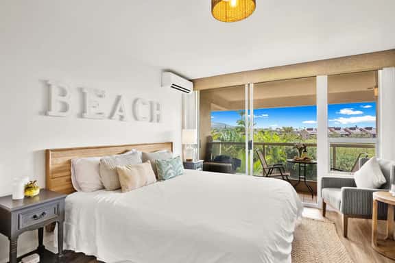 Walk to 3 Beaches | Top-Floor Maui Studio - Image 1