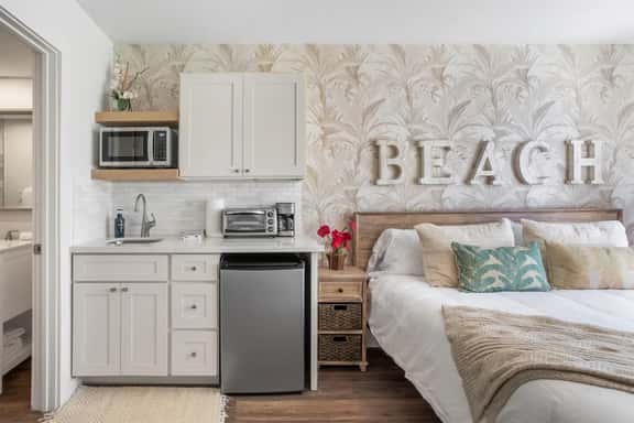 Maui Banyan King Studio + Ocean View - Image 1