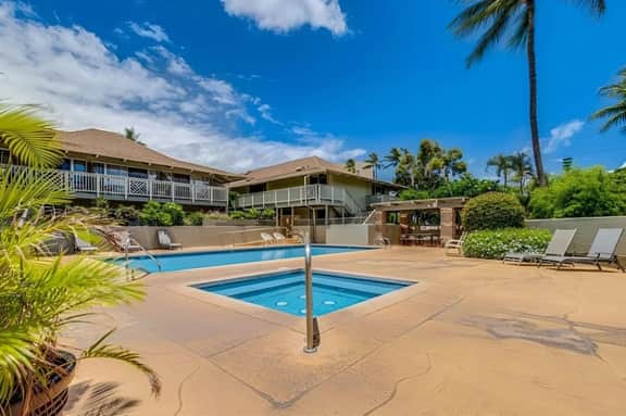 Walk to Beach! Pool, Hot Tub + AC Studio