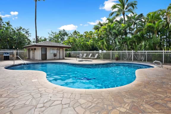 King Bed + Pools | Steps to Kamaole Beach