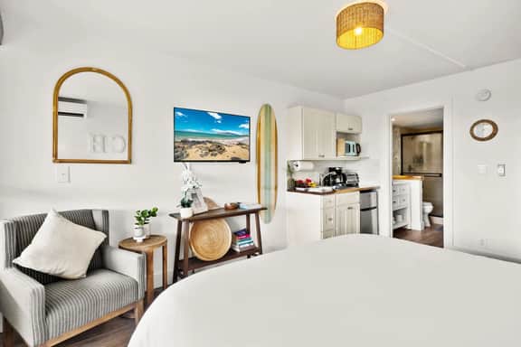 Walk to 3 Beaches | Top-Floor Maui Studio