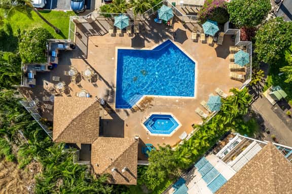 Maui Getaway | Walk to Beach, Pool & Hot Tub