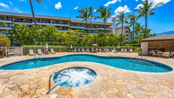 Maui Banyan King Studio + Ocean View
