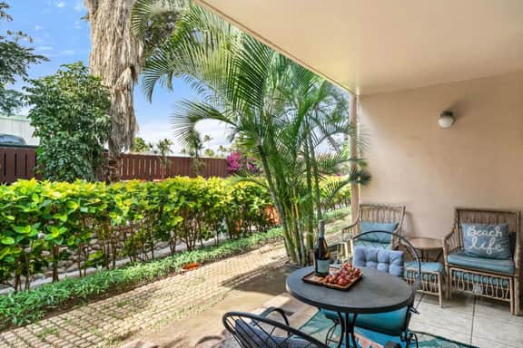 Beachside Kihei Stay | Pool + Walk to Dining