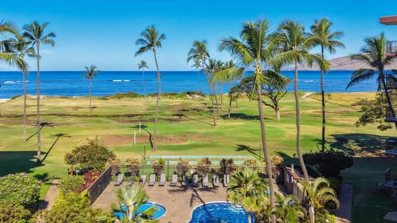 Direct Beach Access & Views w Pool & Putting Green