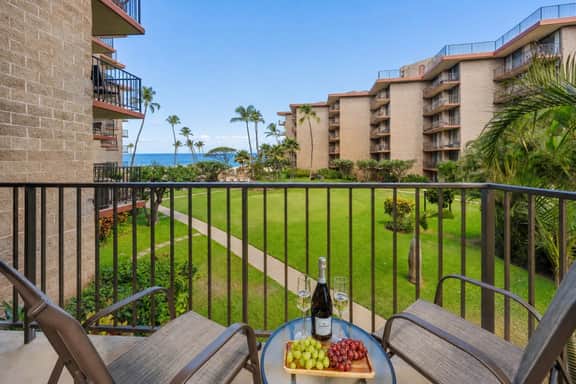 Direct Beach Access & Views w Pool & Putting Green - Image 2