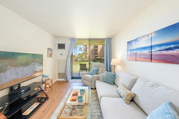 Direct Beach Access & Views w Pool & Putting Green